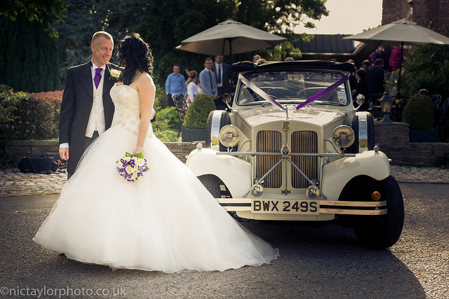 車好きカップルに 車がテーマのウェディング Weddabroad