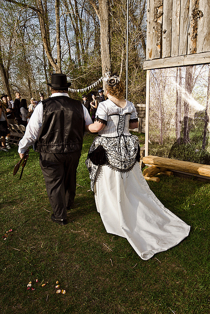 cari_gary_steampunk_wedding06